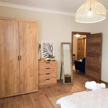 Апартамент Artistic And Cozy In The Center Of
