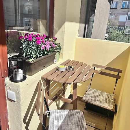 Artistic And Cozy In The Center Of * София