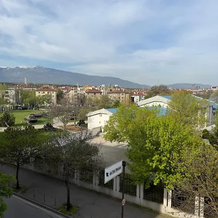 Апартамент Artistic And Cozy In The Center Of София