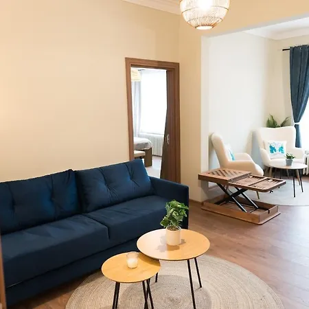Daire Artistic And Cozy In The Center Of